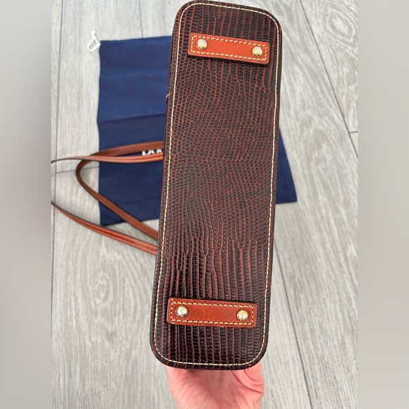 Dooney & Bourke Tote Bag in EUC. Comes w/branded dustbag. Absolutely beautiful. - Picture 4 of 14